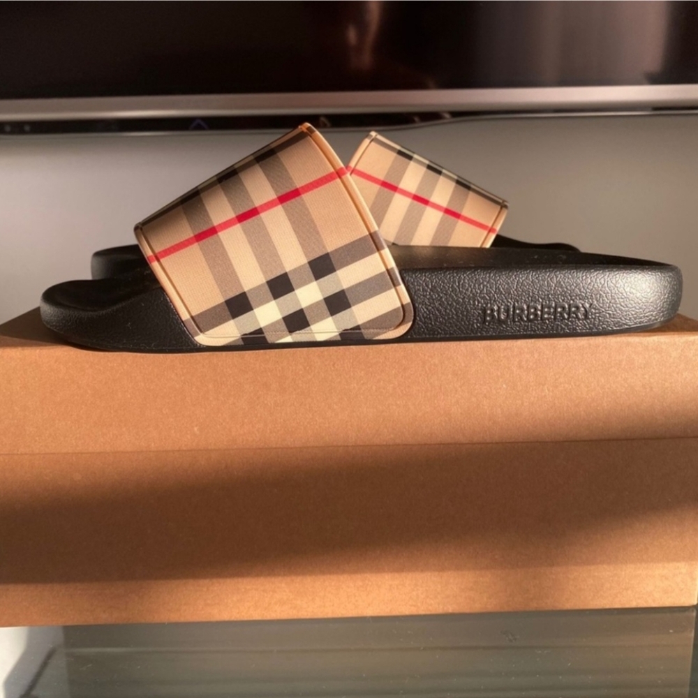 New!!! Burberry Vintage Check Slides